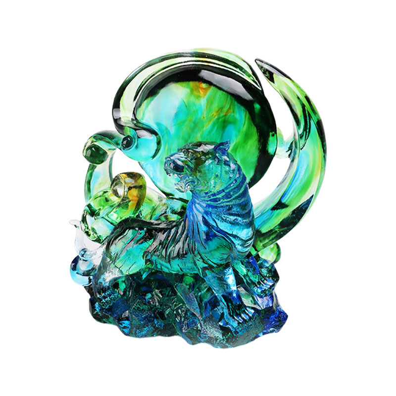 Blågrønn gjennomsiktig tigerpynt i krystallglass