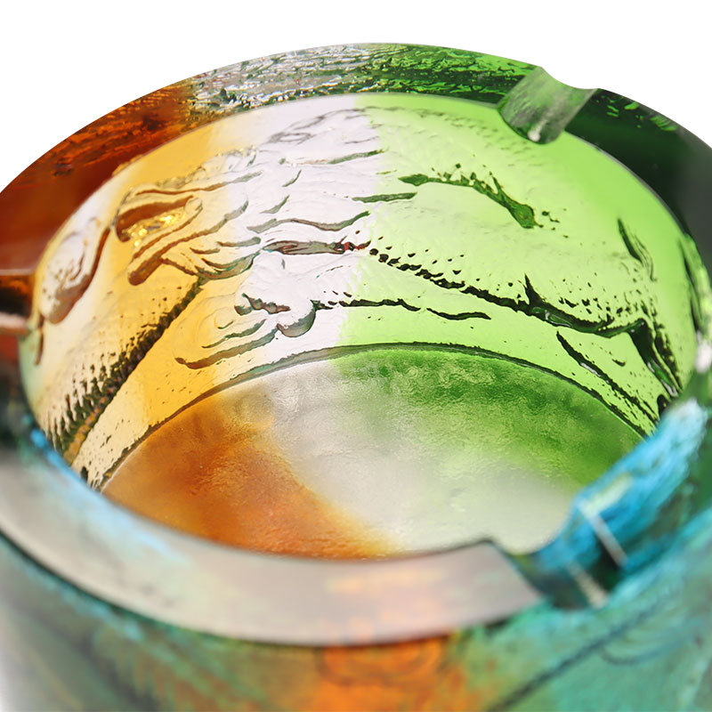 Glassaskebeger med drage-out-of-sea-mønster