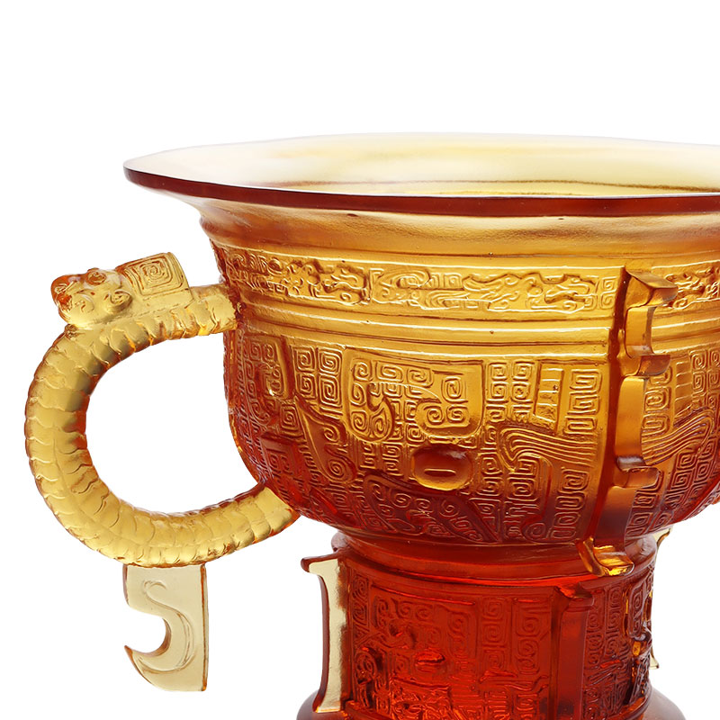 Kinesisk stativ med drageørehåndtak og tornmønster