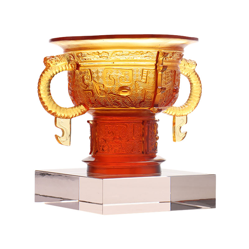 Kinesisk stativ med drageørehåndtak og tornmønster