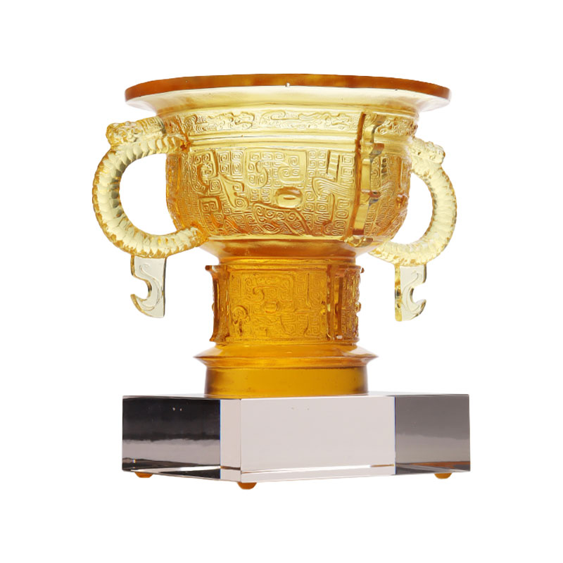 Kinesisk stativ med drageørehåndtak og tornmønster