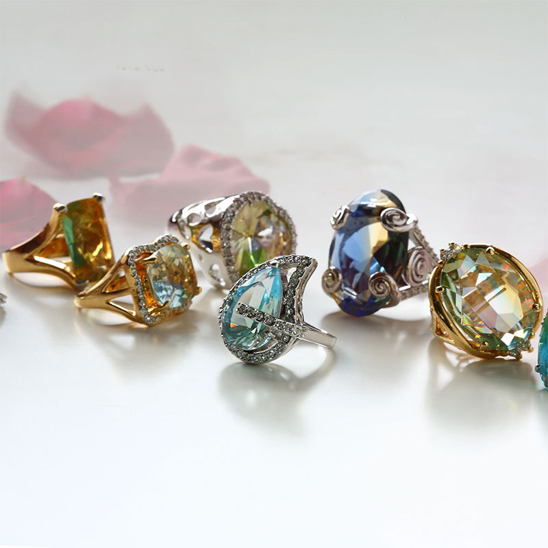 Ring med dråpeformet glass