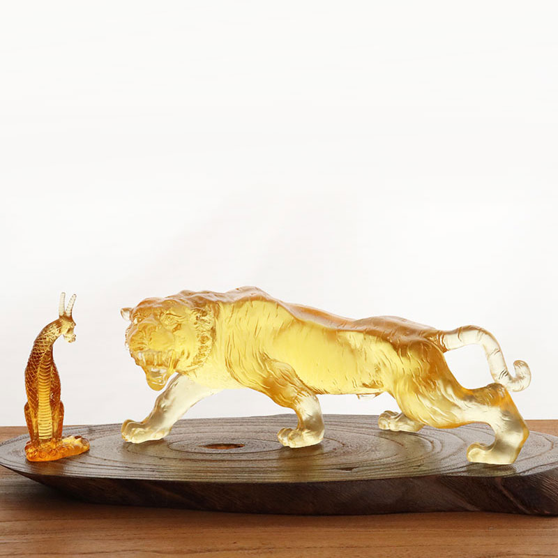 Gyldenfarget glasur tigerpynt