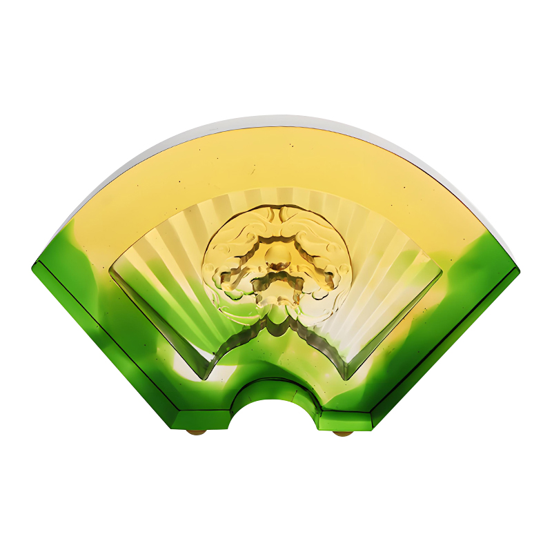 Kinesiske vifteformede ornamenter av glassert glass