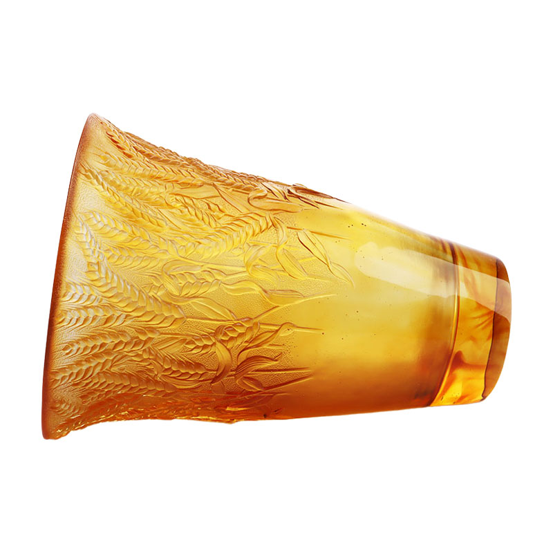 Ravfarget glassvase preget med hveteører