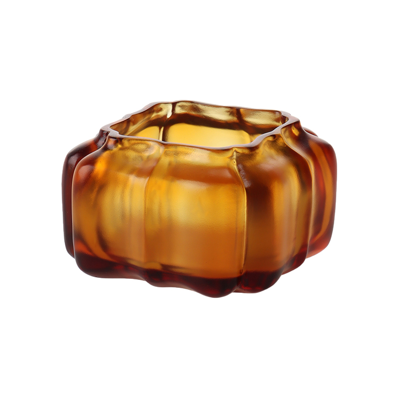 Lilla krystallglass gresskarformet vanngryte