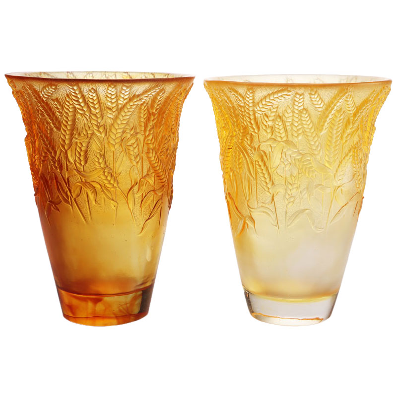 Ravfarget glassvase preget med hveteører