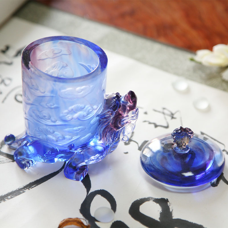 Blått glass i krystall med lokk, mytisk beistbase