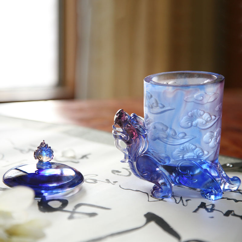 Blått glass i krystall med lokk, mytisk beistbase