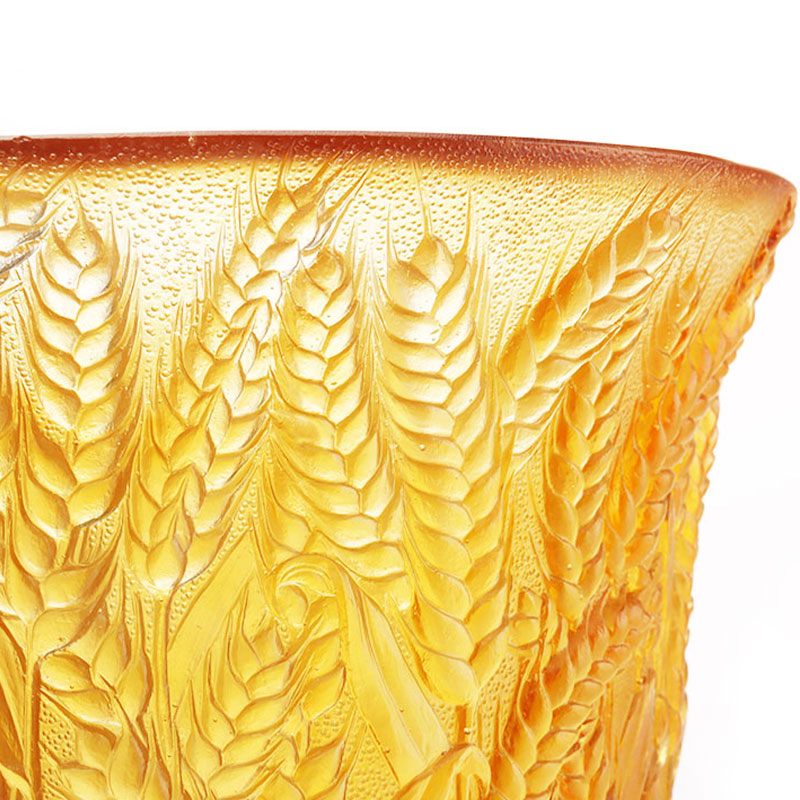 Ravfarget glassvase preget med hveteører