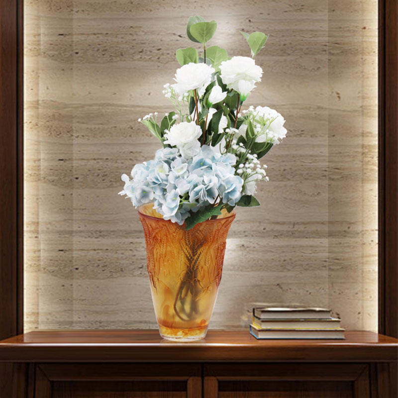 Ravfarget glassvase preget med hveteører