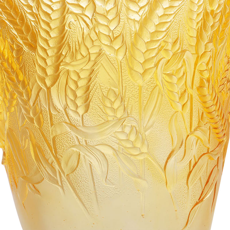 Ravfarget glassvase preget med hveteører