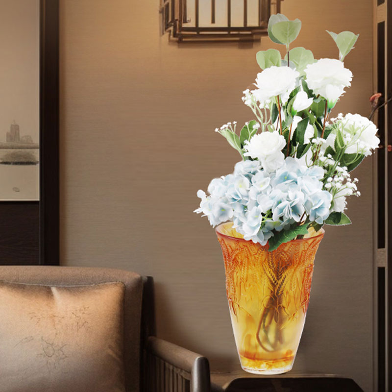 Ravfarget glassvase preget med hveteører