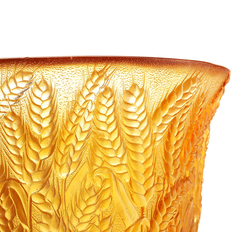 Ravfarget glassvase preget med hveteører