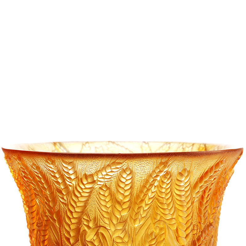 Ravfarget glassvase preget med hveteører