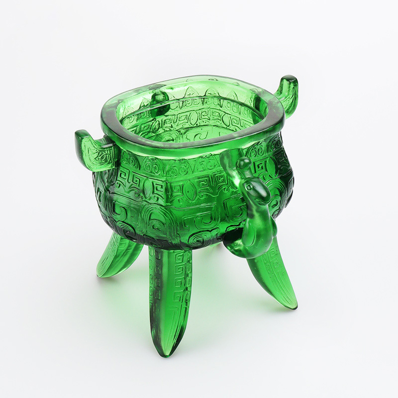 Smaragdgrønt stativ i krystallglass med øreformede håndtak