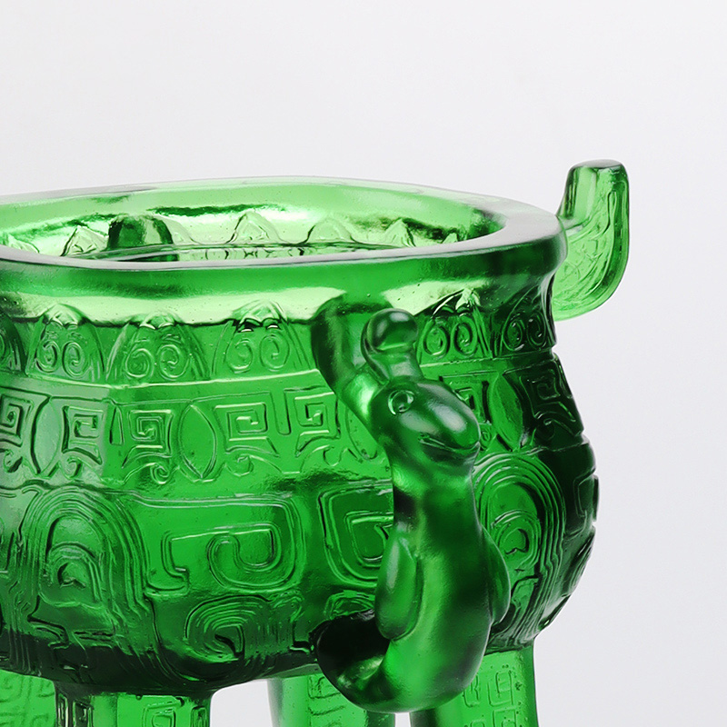 Smaragdgrønt stativ i krystallglass med øreformede håndtak