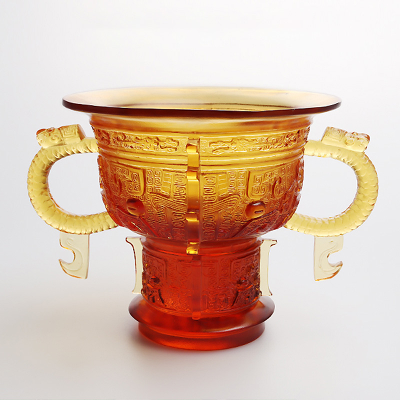 Kinesisk stativ med drageørehåndtak og tornmønster