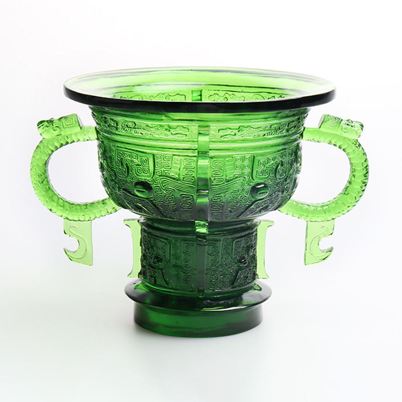 Kinesisk stativ med drageørehåndtak og tornmønster