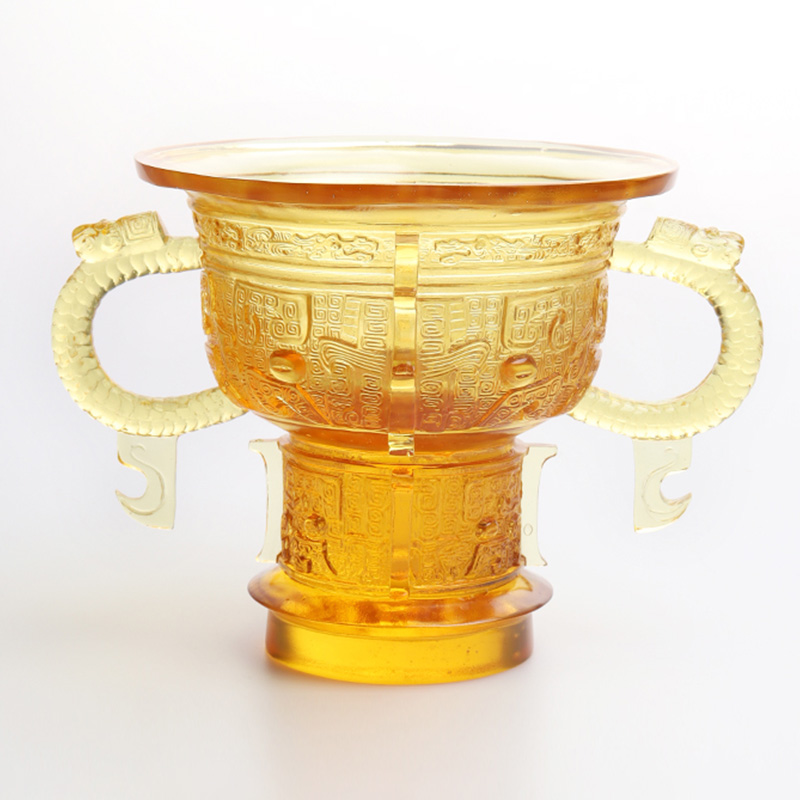 Kinesisk stativ med drageørehåndtak og tornmønster