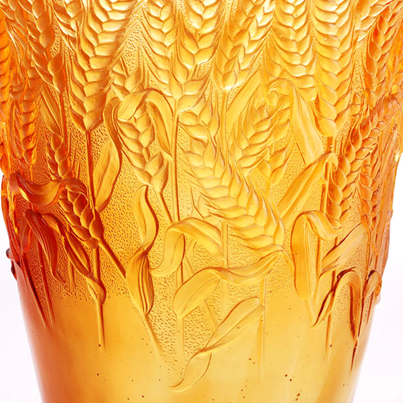 Ravfarget glassvase preget med hveteører