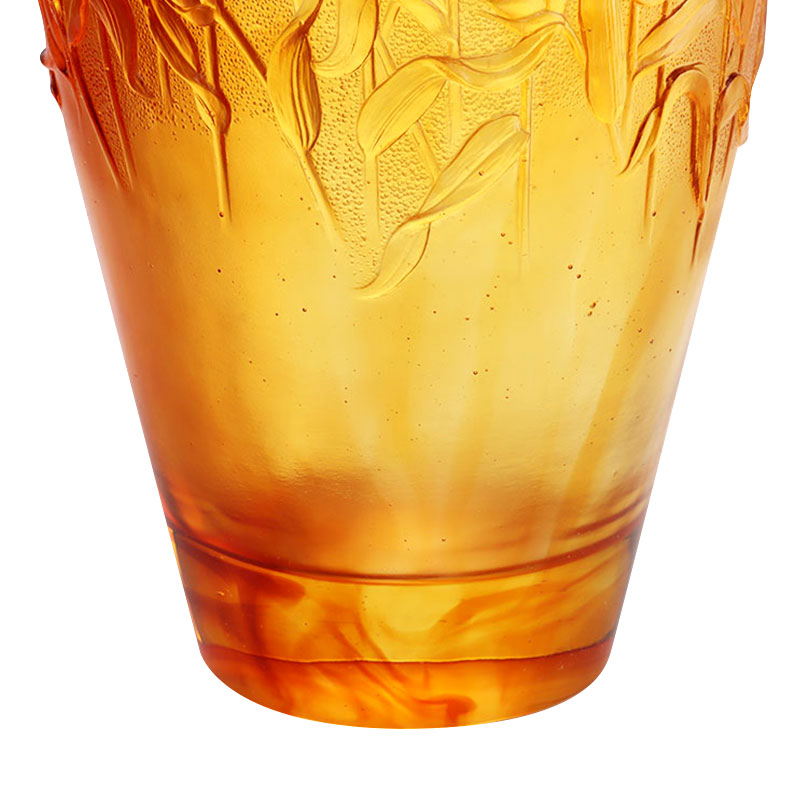 Ravfarget glassvase preget med hveteører