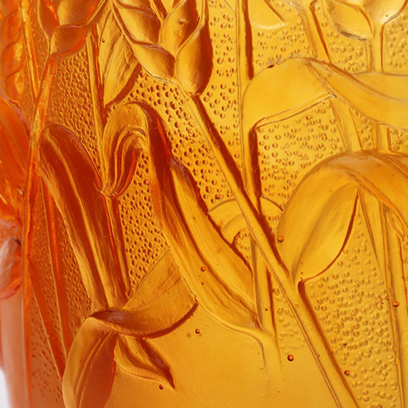 Ravfarget glassvase preget med hveteører